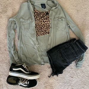 💚American Eagle button up 💚